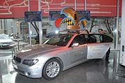 BMW 730er Limousine mit Narrenkappe (Foto: Martin Schmitz)
